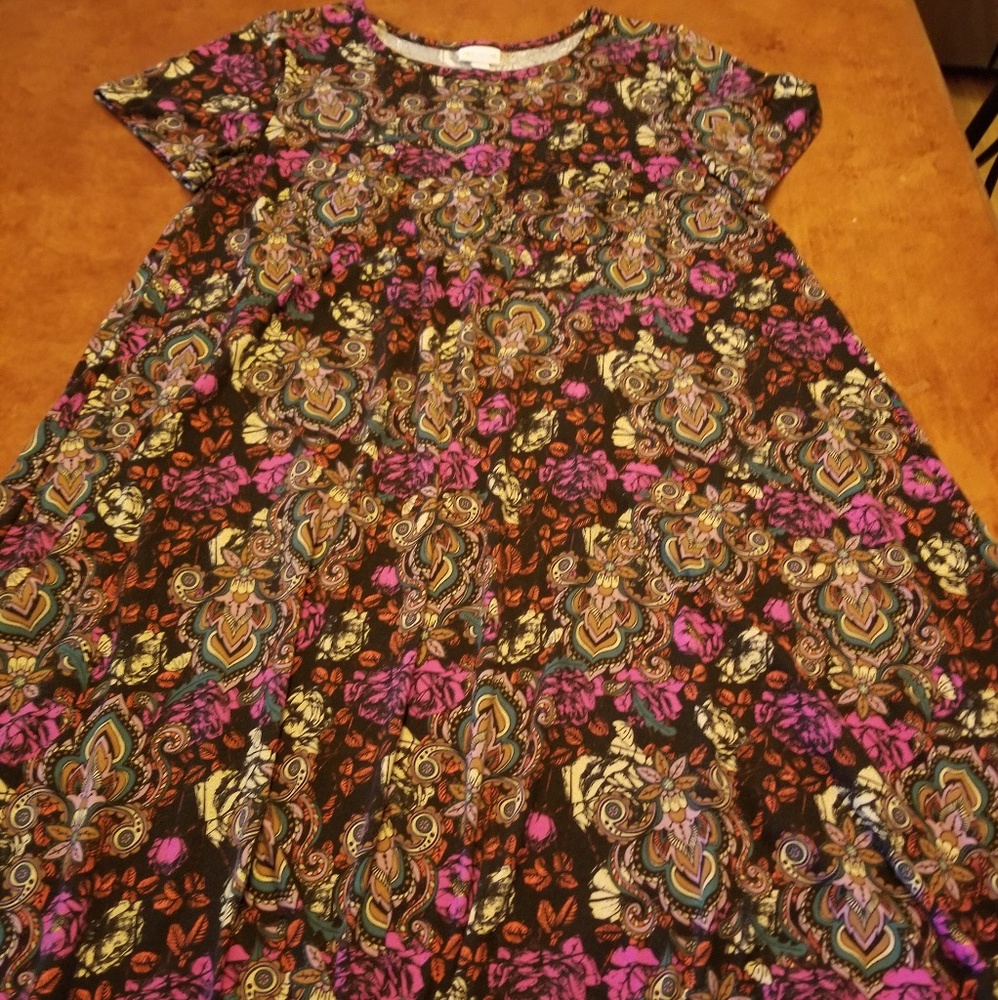 GUC Lularoe Carly Medium